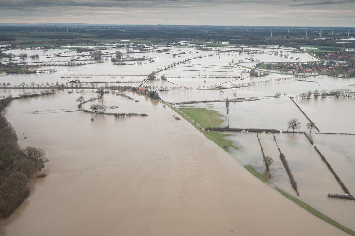 During a flight with an Air Force helicopter on 31 December 2023, Chancellor Scholz was able to get an idea of the extent of the flooding in the area between Celle and Verden in Lower Saxony, Germany. Credit: German Federal Government / Bergmann
